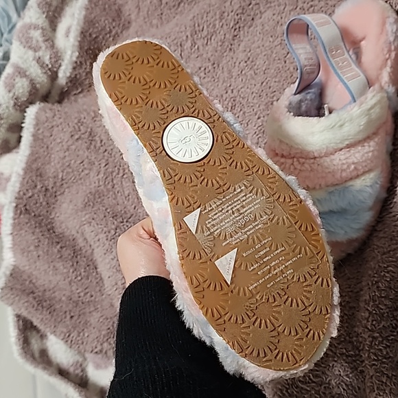 Ugg Fluff Yeah Slide - Picture 3 of 5